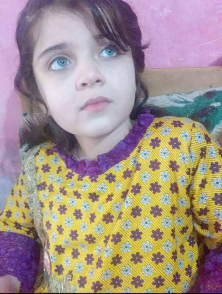 ZobiaKhurshid's tweet photo. تصویر میں نظر آنے والی پیاری بچی زارا کا تعلق کوہاٹ سے ہے جو اس وقت راولپنڈی میں رہائش پذیر ہے۔ معصوم بچی گزشتہ 9 سالوں دے برین ٹیومر کے خلاف جنگ لڑ رہی ہے۔ والدین نے اپنی جمع پونجی اس کی علاج و معالجہ پر خرچ کر چکے 
     معصوم گڑیا کی 21 جون کو MRI ہے رابطہ نمبر 
0300-5949111 https://t.co/oCoFHyyJgf