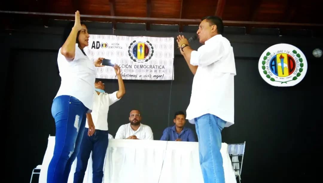 adnvaesparta's tweet photo. Juramentados el secretario general seccional @oscardhdezad y la secretaria de organización seccional @osvegil13 ante las autoridades del CEIS. #18Jun 

#ManosALaObra https://t.co/nT4GWW12qY