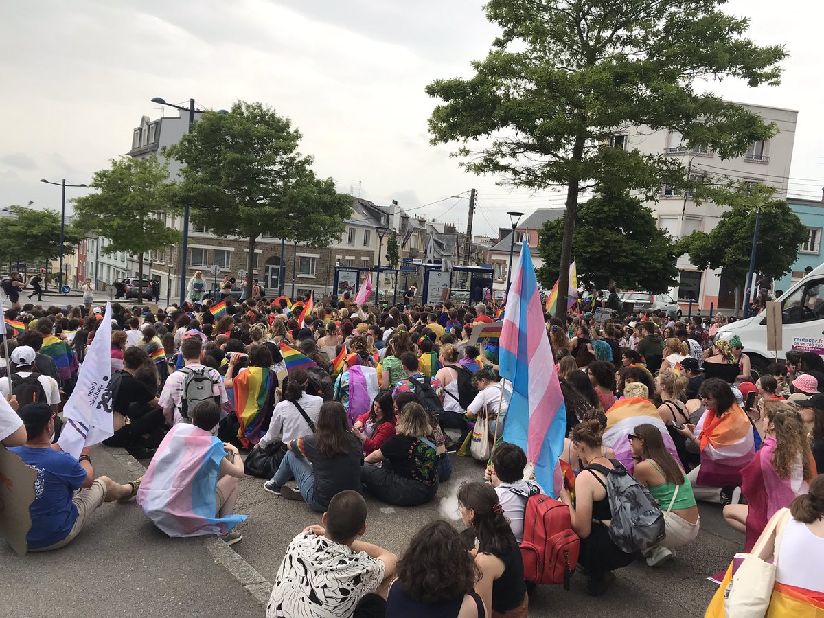 Les élu.e.s <a href="/UDB__/">Union Dém. Bretonne</a> du Pays de Brest participaient cet après-midi à la Marche des #Fiertés de @BrestFr , pour la liberté d’être soi parmi les autres, lutter contre les discriminations vécues par les personnes #LGBTQI au quotidien, et l’accès aux droits des personnes trans.