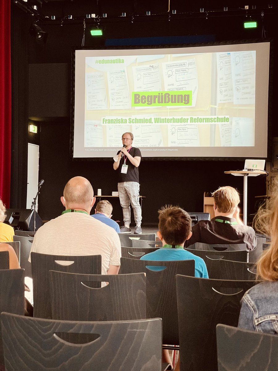 #edunautika - „zeitgemäße Pädagogik im digitalen Wandel“
<a href="/joeranDE/">Jöran Muuß-Merholz</a> eröffnet den Tag an der wunderschönen <a href="/stswir/">Winterhuder Reformschule</a>.
Das Orgateam hat hier Großes geleistet. Ein äußerst gelungenes #Barcamp liegt hinter uns. Vielen Dank. 🌸
#twlz 
<a href="/gibro/">Guido Brombach</a>