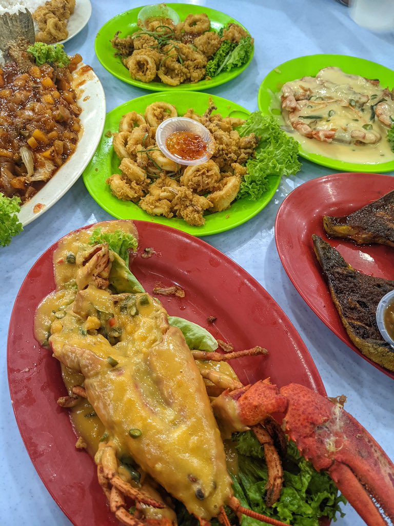 MalaysianFoods's tweet photo. Makanan seafood murah2 kat sini weh 😍 Dahlah murah, fresh pula tu! Bukan senang dpt jumpa kedai best mcm ni kat Selangor 😋

📍 Abah Ikan Bakar,sg haji Dorani, Sungai Besar https://t.co/BRJef5T0M8