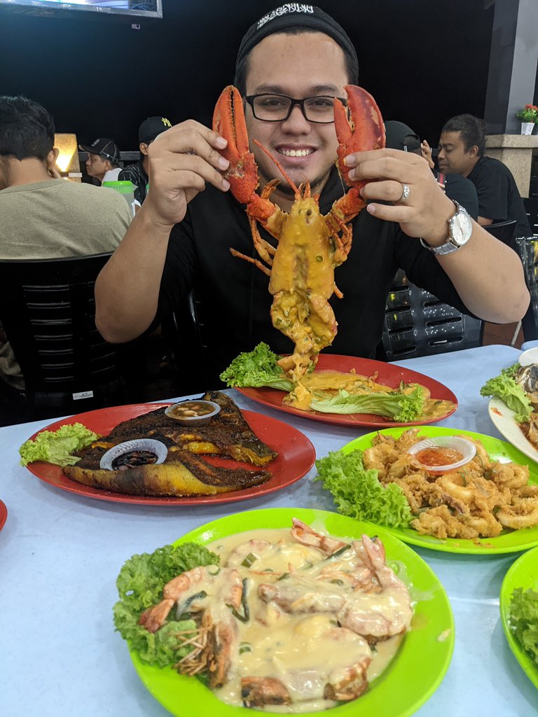 MalaysianFoods's tweet photo. Makanan seafood murah2 kat sini weh 😍 Dahlah murah, fresh pula tu! Bukan senang dpt jumpa kedai best mcm ni kat Selangor 😋

📍 Abah Ikan Bakar,sg haji Dorani, Sungai Besar https://t.co/BRJef5T0M8