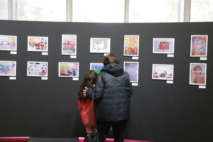 fortvecinalydep's tweet photo. 🙌🏽 El jueves pasado, participamos de la inauguración de la muestra del "Concurso Provincial Dibujo 2021". 🎨✏️

🤝🏽 La exposición es organizada por el @mintrabajocba y @AgCbaCultura junto a la Comisión Provincial Para la Erradicación del Trabajo Infantil (COPRETI CÓRDOBA). 🧒🏻🧒🏾 https://t.co/SSlDMQfkSt
