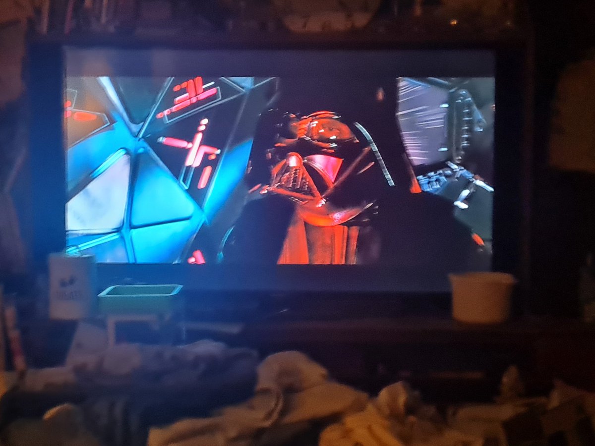 goose060's tweet photo. You know you have a high resolution TV when you see this. #StarWars #soniq https://t.co/LBbdI9rBRZ