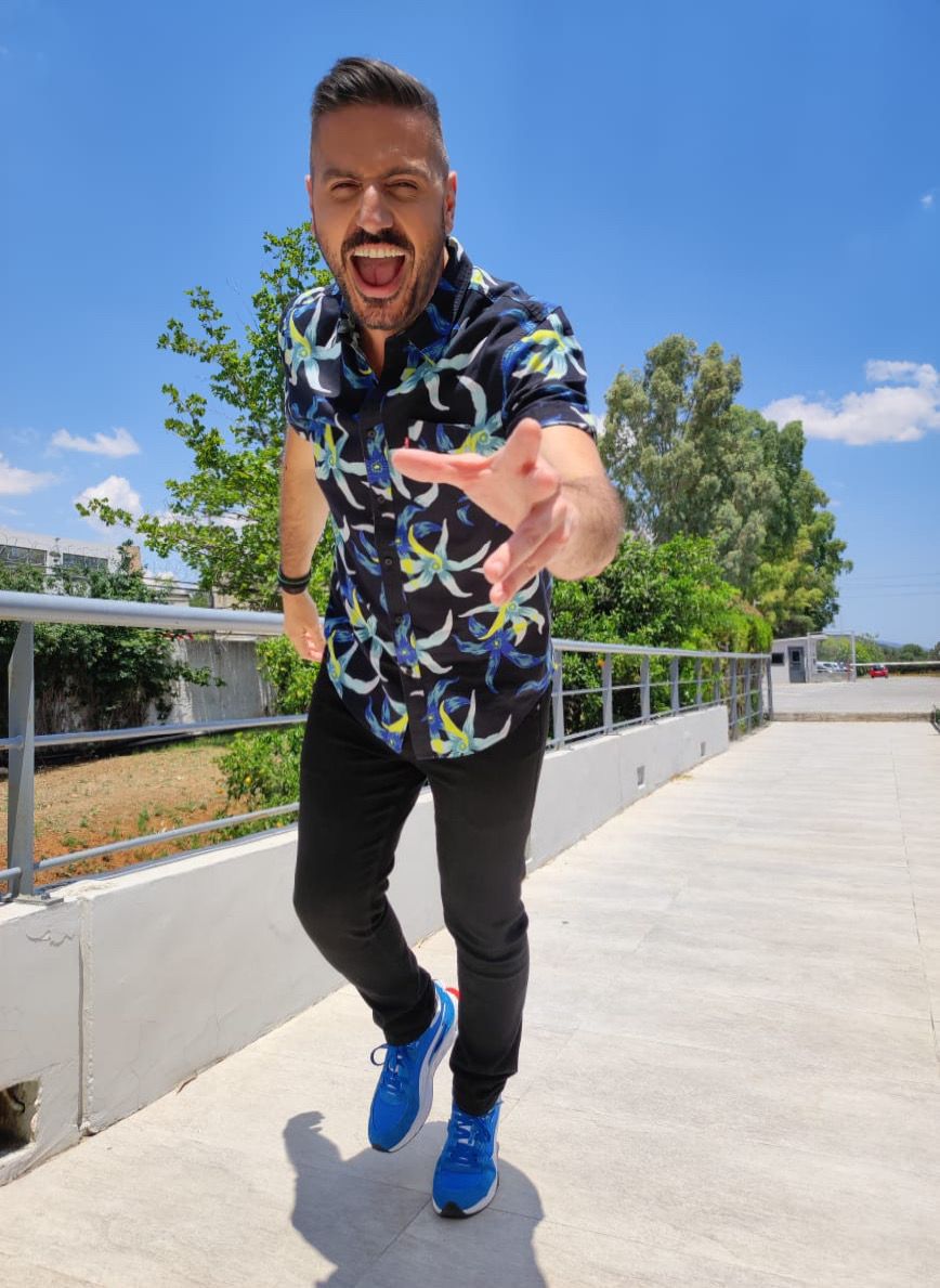 D_MILIOGLOU's tweet photo. Καν' το με χαρά!
#lookoftheday by @athinaiou.aliki .
Powered by @levis @jackandjones_gr @puma @sportswind_gr 
_
#openweekend #openstigmesmas #tvopen 
_
#photooftheday #picoftheday #photography #photo #picoftheday #pic #smile #sun #fun #joy #summer #athens #greece #tv https://t.co/MJV5gHBwir