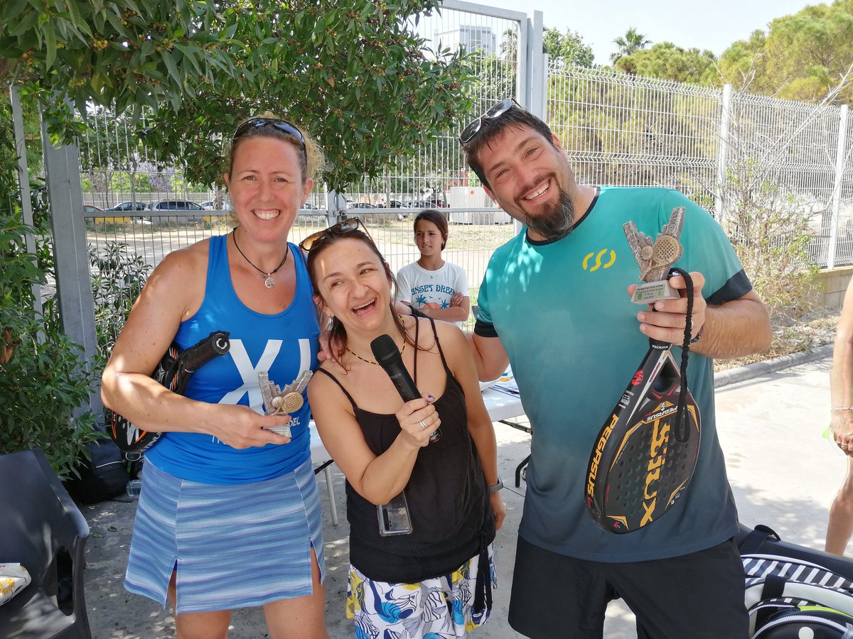 FET_Bellvitge's tweet photo. 2n #TorneigSolidariDePadel
Esteu a un click de saber com l'hem gaudit:
👉 https://t.co/xsaGnT6Jh8
#ProtagonistesAmbTu
#Bellvitge #ElGornal
#EducacióLH #LHEducació
#LHospitalet #LH
#SomriuresCompartits
#CosesBonesDeLH https://t.co/GOylem7hZr