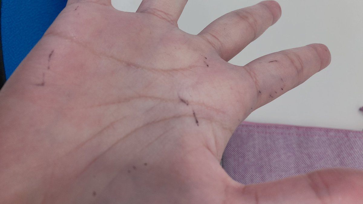 手汚い ふぁんたむのイラスト