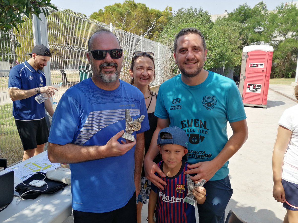 FET_Bellvitge's tweet photo. 2n #TorneigSolidariDePadel
Esteu a un click de saber com l'hem gaudit:
👉 https://t.co/xsaGnT6Jh8
#ProtagonistesAmbTu
#Bellvitge #ElGornal
#EducacióLH #LHEducació
#LHospitalet #LH
#SomriuresCompartits
#CosesBonesDeLH https://t.co/GOylem7hZr