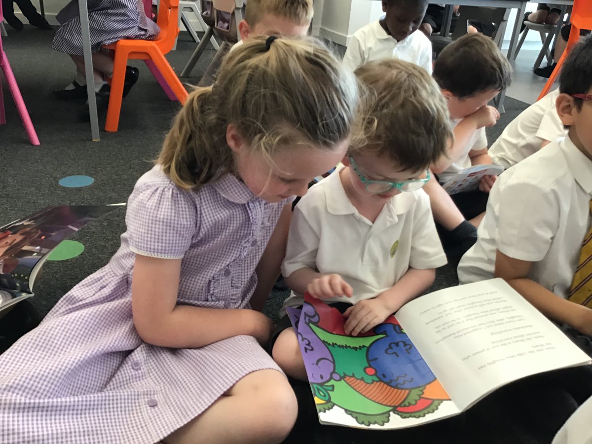 TheCambridgePS's tweet photo. It’s transition time! The YR children enjoyed going to Y1 for a book buddies session. They certainly looked at ease in their next classrooms and can’t wait to visit for the whole day in a couple of weeks’ time. @TheCambridgePS #inspiringmindstogether #movingon @OpenUni_RfP https://t.co/p2Z17EGtr0