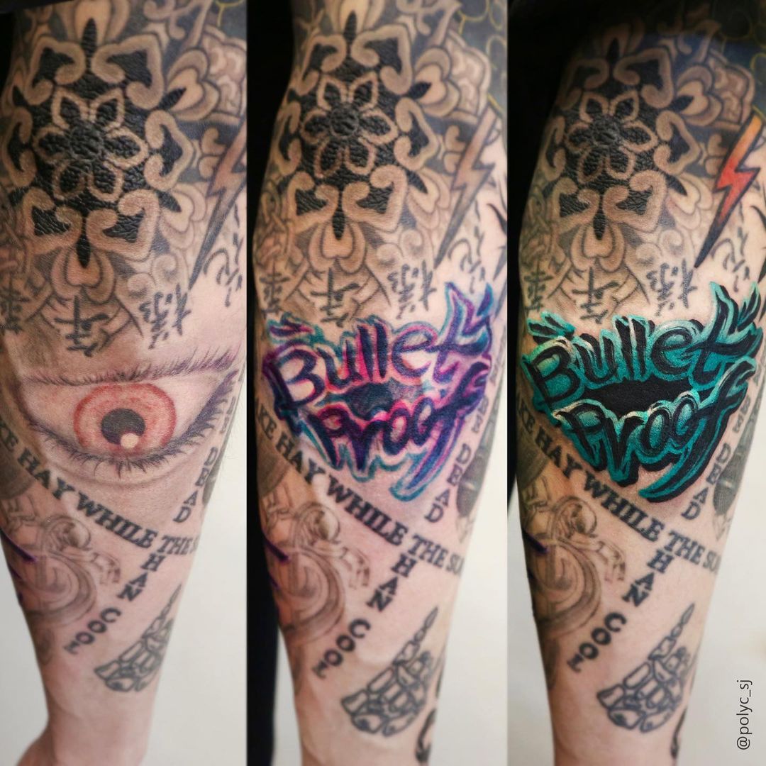 jhoprs's tweet photo. não acredito que to vivendo o dia em que finalmente tivemos a oportunidade de ver as tatuagens do jungkook em full hd 4k https://t.co/VnAeRyNl85