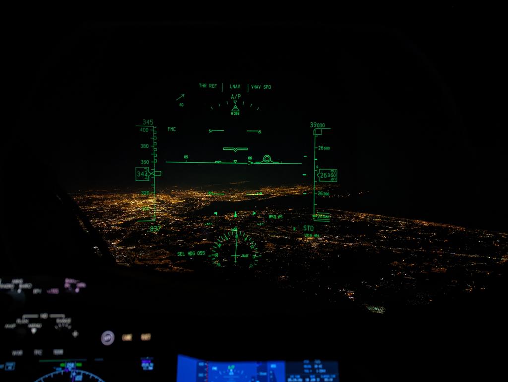 CliffordAgius's tweet photo. Flying back from Baltimore and very clear night up the Eastern seaboard of  🇺🇸 so here is a view of New York through the HUD. 😜
#BestOfficeWindowInTheWorld https://t.co/6sJ7LDBbs1