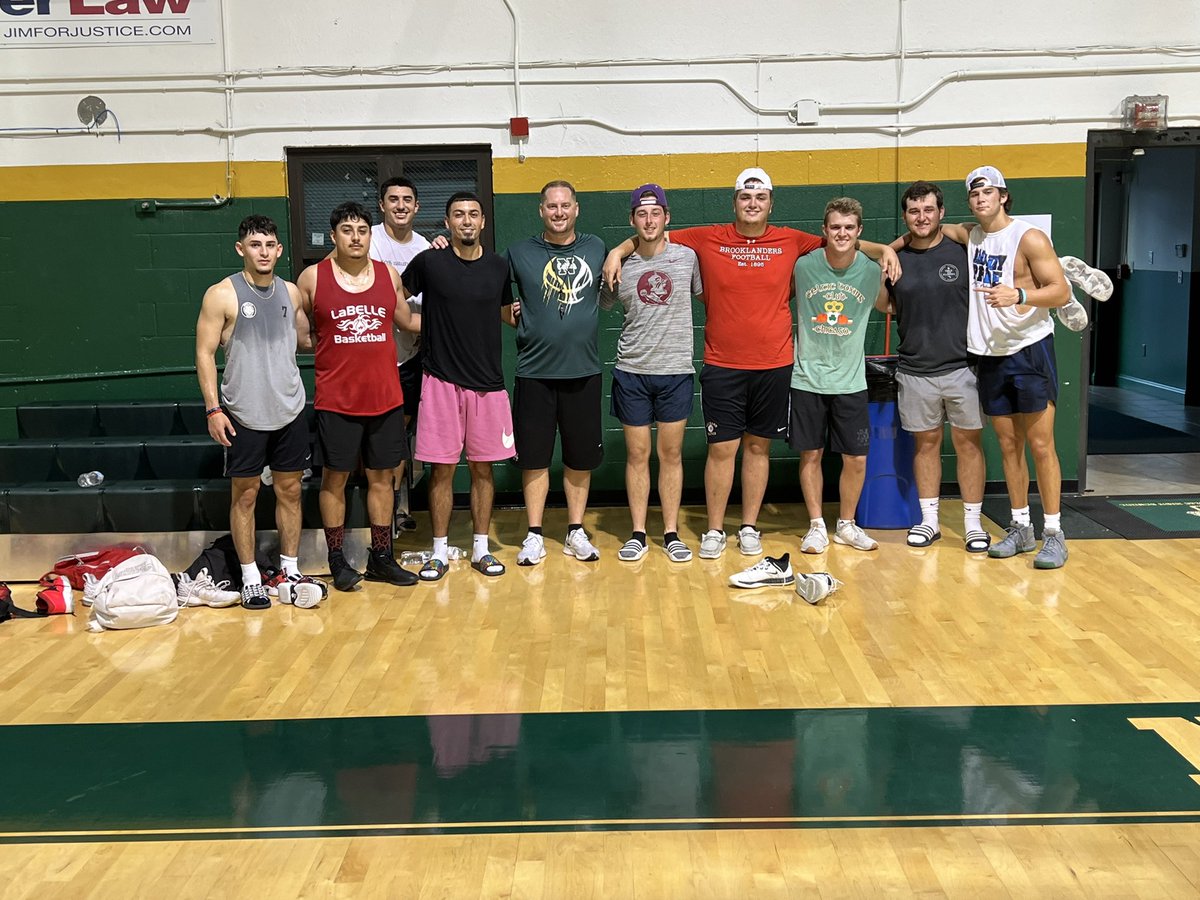 CoachZward12's tweet photo. Was great having alumni from both LaBelle and SJN come and get in some runs against our varsity team last night @Angel_zcr7 @hugomata_15 @kikehernandez02 @JoshCostain @JoeyCrews6 @kevin_crews15 @jack_reinert https://t.co/ve6Zj9QDhG