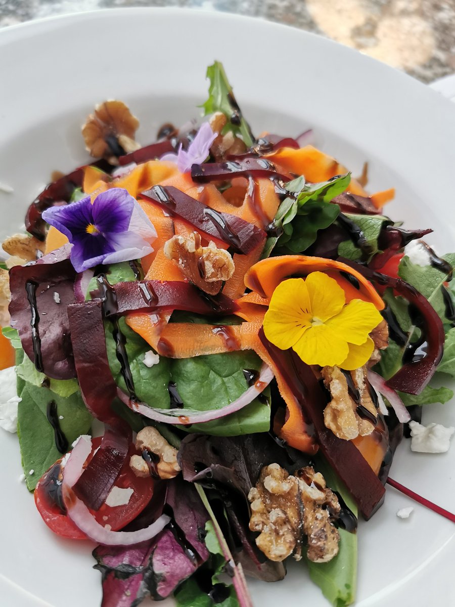 mickey_martins's tweet photo. Saturday Lunchtime in the heart of Limerick city centre featuring
Healthy fermented 
Vegan Vegetarian and Omnivore options. Healthy gut healthy mind ❤️🥑🥬🥕🍞🥗
@mickey_martins @HealthyLimerick @brownthomas #veganfood #ilovelimerick https://t.co/SHyGMt47is