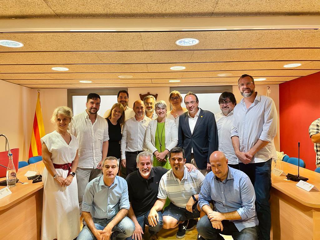 joseprull's tweet photo. Molt emocionat d’assistir al relleu de l’alcaldia de #TorrellesdeLlobregat de qui ha estat un gran alcalde, Ignasi Llorente, a l’admirat i bon amic @EduardGarciaRi, amb qui fa tants anys que lluitem per la llibertat de Catalunya. 

Molta sort i encerts! https://t.co/oIDBwzeBzv