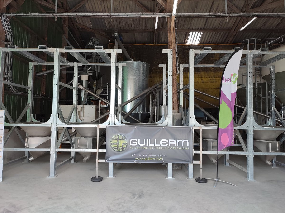 Très belle porte ouverte hier où environ 300 personnes se sont retrouvées à l'élevage Le Berre à Ploudiry qui faisait découvrir sa nouvelle fabrique d'aliment à la ferme #faf #nourrirlescochons #nourrirleshommes