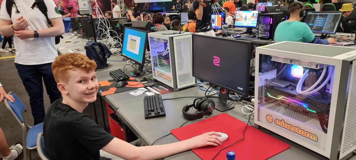 igurhankaya's tweet photo. @MinestormS at #dreamhack22 #fortnitedh22 @Eomzo1 @QueasyFN @MalibucaFN
#highendesports @NigmaGalaxy https://t.co/G8FDTc042C