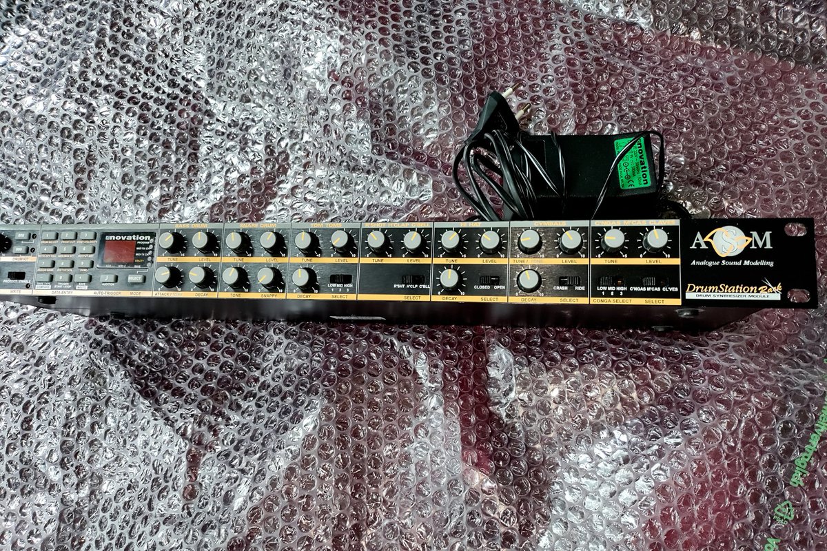 Erikoisdance's tweet photo. Wrapped up this old buddy, for delivery to new owner. My favorite #808clone*.
Goodbye original #bunkerdenhaag / #kommando6 Erikoismies sound.๐ข
___
*) i.e. the 808 clone that I havenโt used once for 10+ years. https://t.co/PRQNQCtm8i