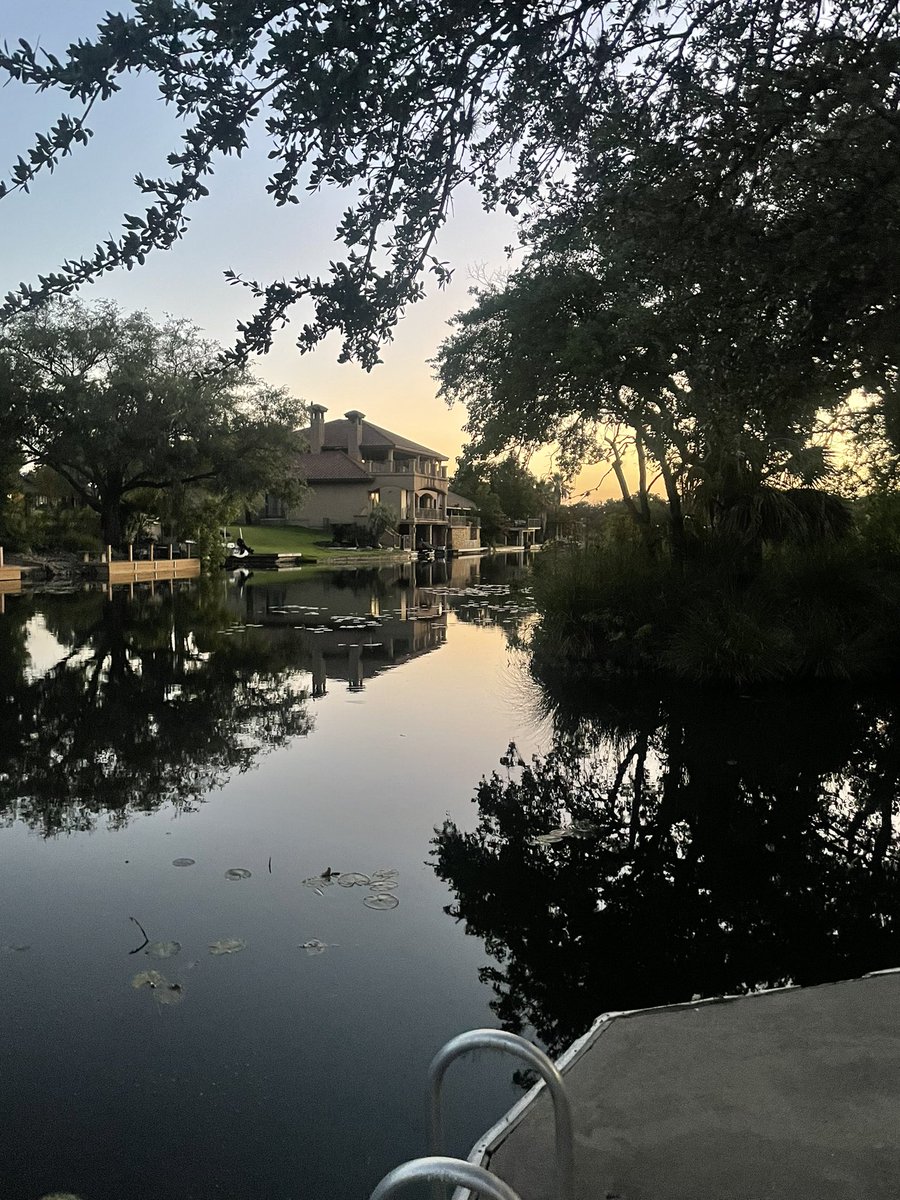 bloomer_sa's tweet photo. Morning views! #runrant is nothing more than stop & enjoy the moment. Life passes us by very quickly & if we are not careful we will miss all that is good in the world. @brooksrunning #day22 https://t.co/RBWaUBaCwK