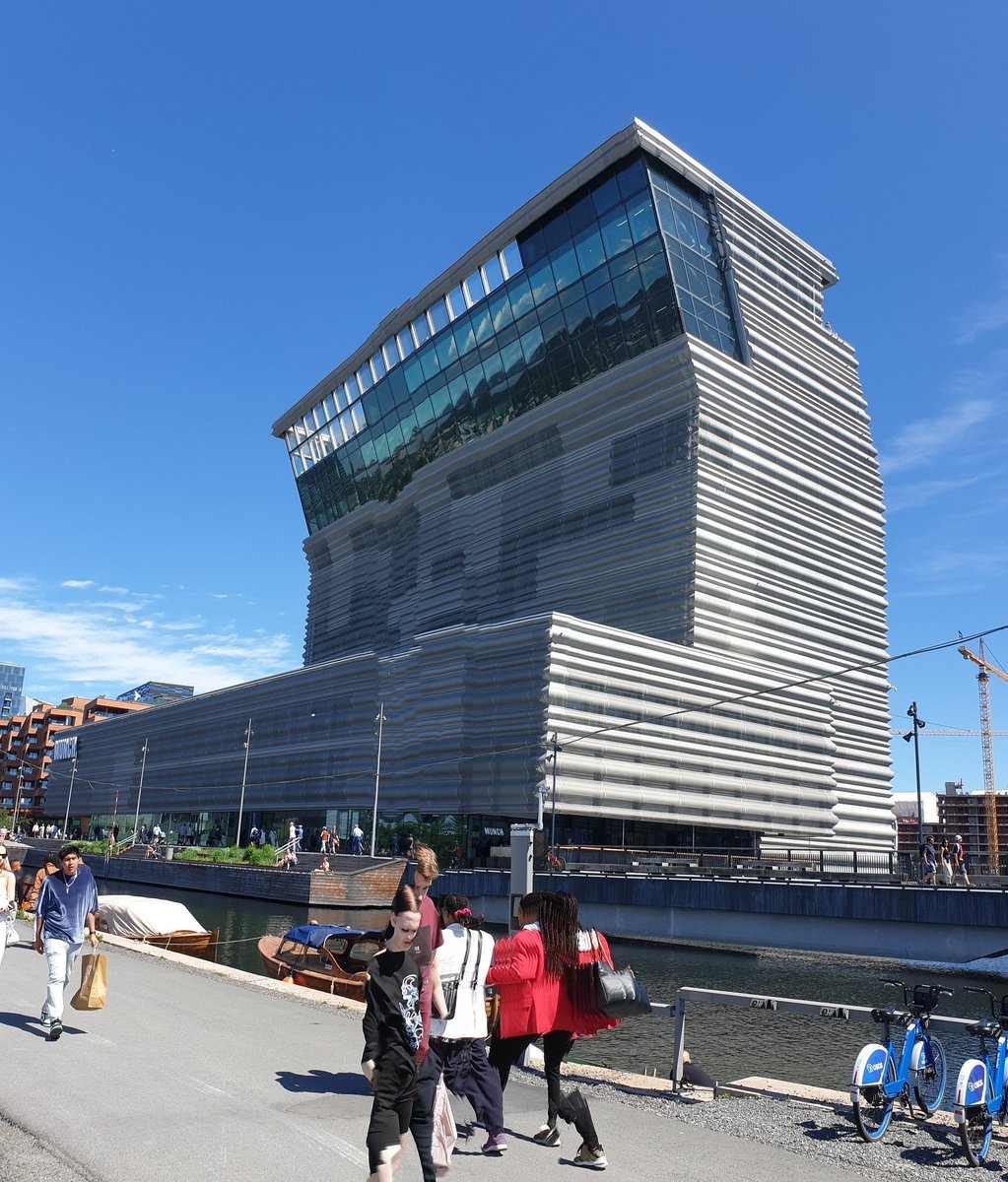 ylerman's tweet photo. It's a rule that every beautiful European city has to have at least one ugly monstrosity at a prominent location. #munchmuseum #oslp https://t.co/5vtSFtUlZ2