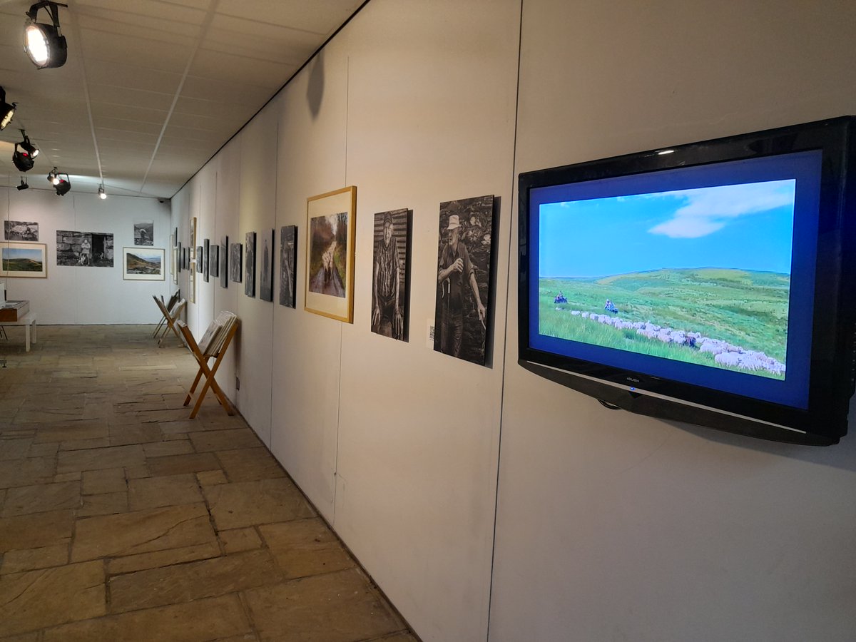 CanUcheldreCtr's tweet image. CALON WLÂN -Exhibition 

Photographer Bruce Cardwell offers a visual homage to the world of the Welsh shepherd. 

#traditional #shepherding #IaithCymraeg #OldWays #regenerative  #wool #sheep #Wales #Gwladygwlan #Snowdonia #farmers #ffermio
