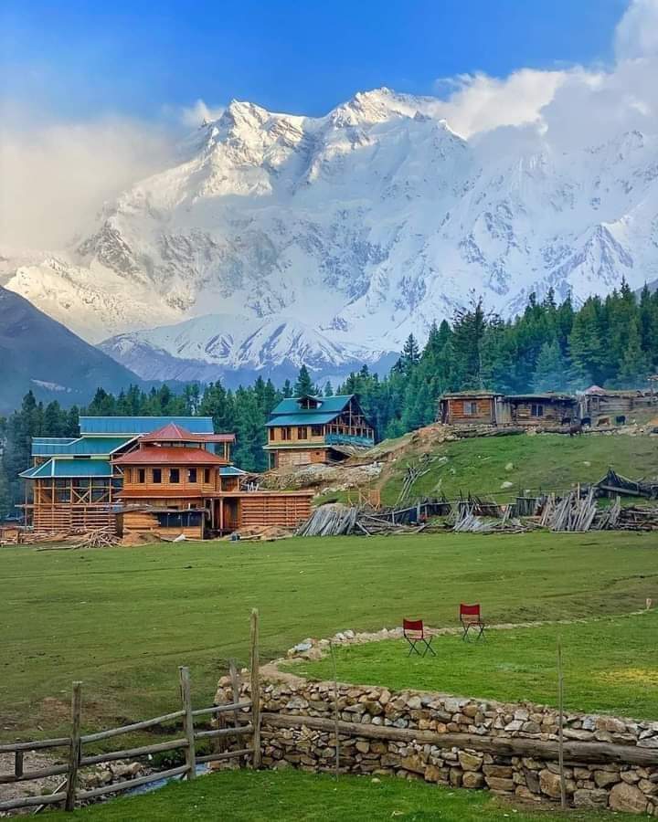 PakistanJannatt's tweet photo. Heaven

View of Nanga Parbat from Fairy Meadow- Shambala Resort Pakistan 🇵🇰

©️ thelonetravelller https://t.co/K8SYAo37Wt