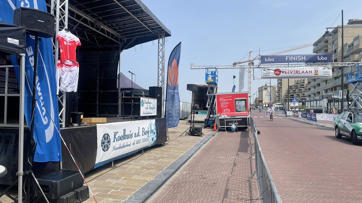 Vanmorgen 8:30 vertrokken naar Noordwijk. In opdracht van RTV De Bollenstreek verzorgen wij op de Koningin Wilhelmina Boulevard de jurywagen, Truss en BOSE geluidsinstallatie voor de “Luba Ladies Classic”.
Alles staat klaar (13:25), de wedstrijd begint om 16:30.