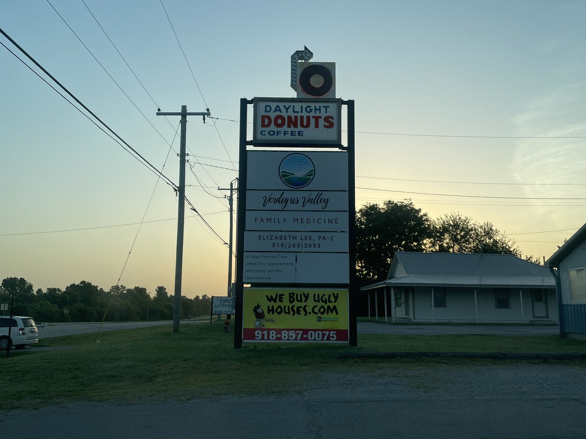 cairochris's tweet photo. Last night I crossed the border into my 49th state, and final one of the lower 48!  Had a beautiful sunrise this morning to celebrate and grabbed a donut from what looked like a classic Route-66 style place. 

#route66 #motherroad #history #oklahoma #roadtrip #sunrise #us66 https://t.co/8T1lCst4Gh