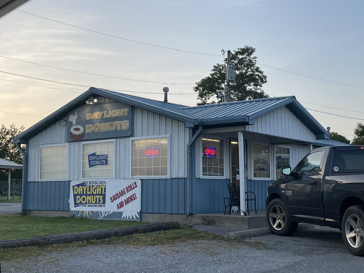 cairochris's tweet photo. Last night I crossed the border into my 49th state, and final one of the lower 48!  Had a beautiful sunrise this morning to celebrate and grabbed a donut from what looked like a classic Route-66 style place. 

#route66 #motherroad #history #oklahoma #roadtrip #sunrise #us66 https://t.co/8T1lCst4Gh