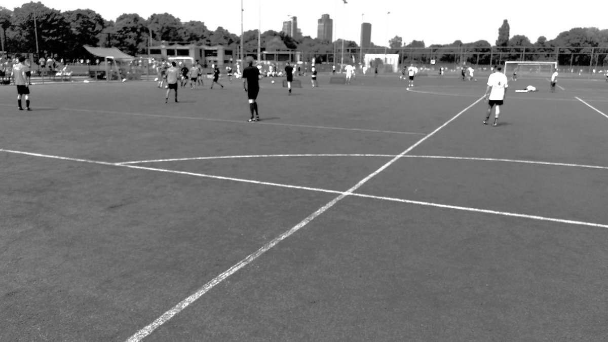 Lijnenspel op #soccerrocker #SR22 lekker #foebele #Fussball #voetbal #futbol #foot Ze beautiful game!