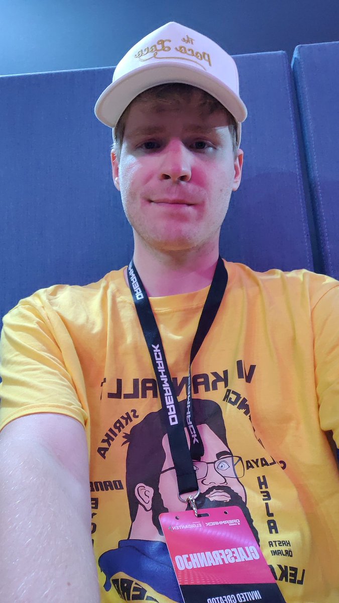 ClaesFranHjo's tweet photo. It soon time to stream on #streamstudio here at #dhs22 start 14.15 to 17.00 join the fun. And i have 7 #XboxGamePass 30 days to give out! @DreamHack @xboxse @ArozziChairs #DreamHack https://t.co/XFuIUSLjH3