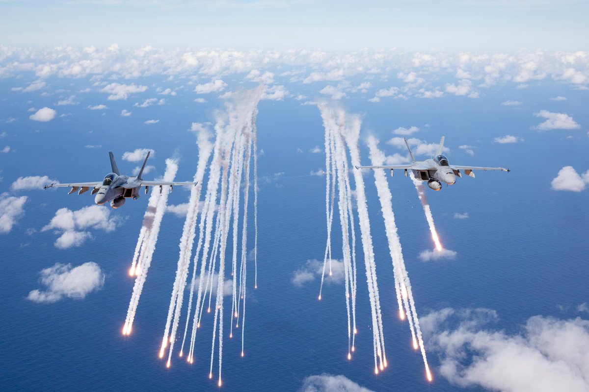 DEFENCEWORLDBU1's tweet photo. The Boeing F/A-18E and F/A-18F Super Hornet are twin-engine, carrier-capable, multirole fighter aircraft variants based on the McDonnell Douglas F/A-18
#defenceworldbureau #mcdonneldouglas #mcdonnelldouglas #f18e #f18 #f18hornet #boeing #usnavy #unitedstatesnavy #usnavypilot https://t.co/TcGKQZROMB