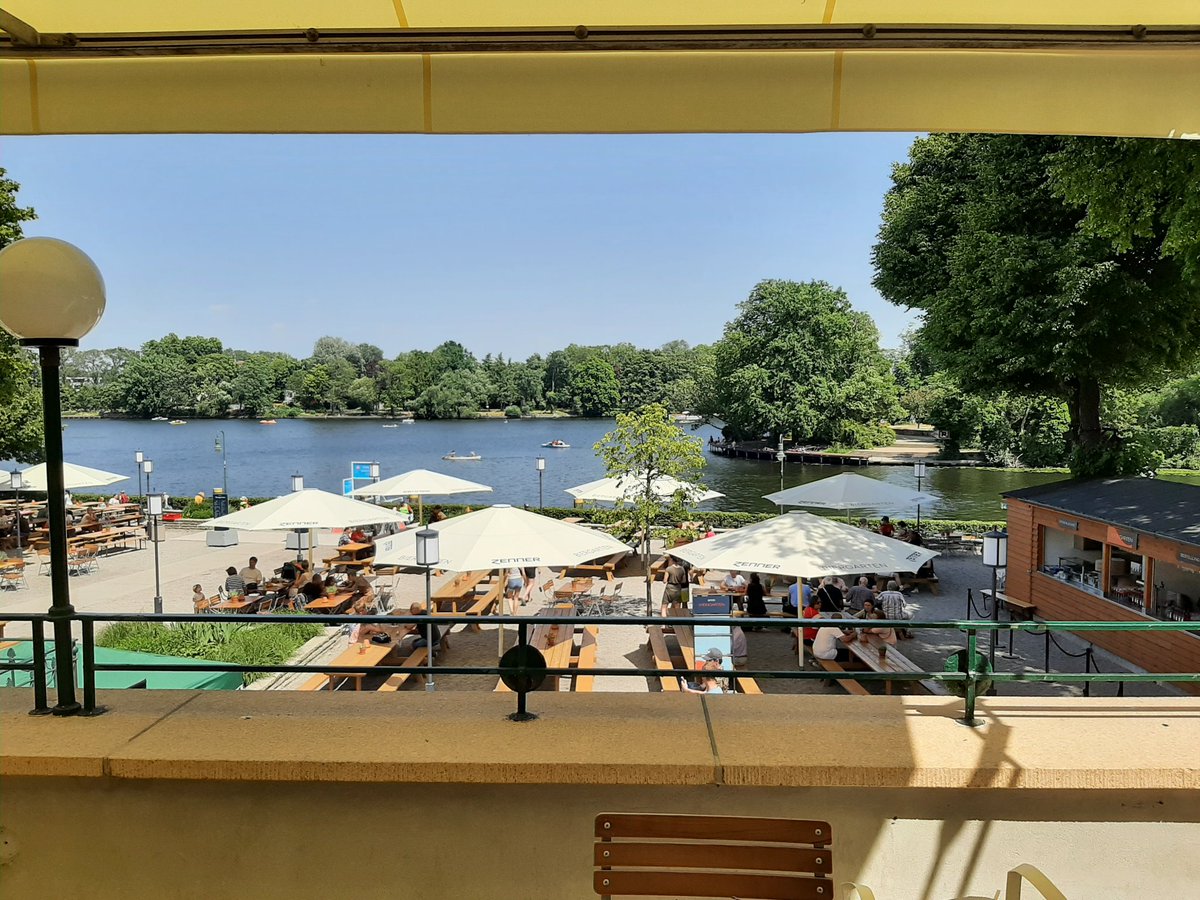 tipberlin_art's tweet photo. Letzte Vorbereitungen für das Fest: 50 Jahre #tipBerlin + 20 Jahre #ExBerliner - ab 14.00 im Haus Zenner, Treptower Park, kurz vor der Insel der Jugend. Und wichtig heute: direkt am Wasser https://t.co/kxV83pk8ZC