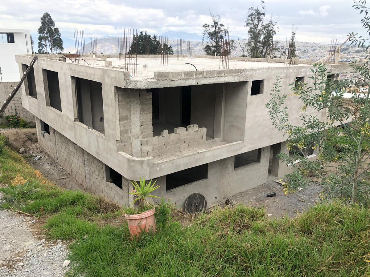 PalMeja3's tweet photo. @EsteffaPf @santiguarderas @KattySorayaTipn @NoNegligencia @movibel @patyrodriguezd @Eduradoblock @arq_pi @aro_rojas @ContraloriaECU @FiscaliaEcuador @CJudicaturaEc  deberían intervenir @zona_ladelicia @RegistroQuito @amcquito e investigar las irregularidades en predios públicos/privados, en el Barrio Camino Eucaliptos!
Como los invasores tierras actúan a vista y paciencia de @MunicipioQuito
? https://t.co/dnDeQD7q3y