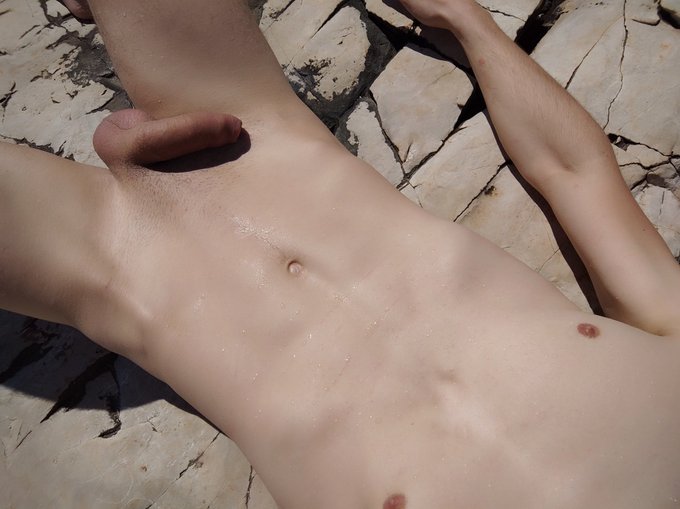 On the beach https://t.co/g7NhnpUltH<a href="/tag/uncut"class="tags"><span>#uncut</span></a>