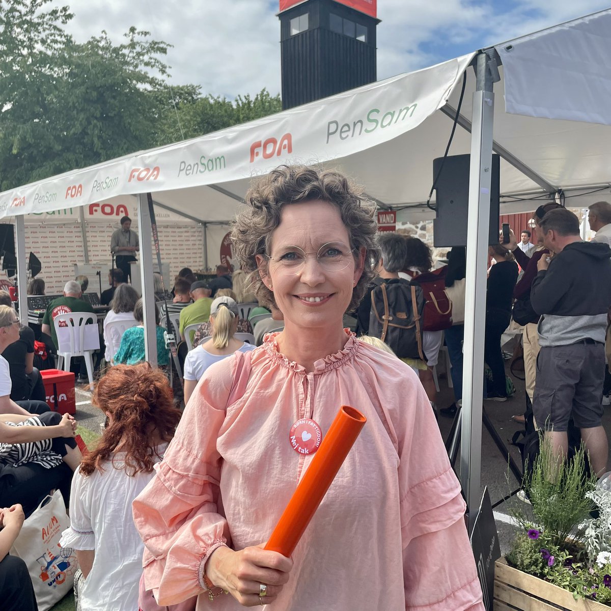 Egmontfonden's tweet image. Mange tak til børnefattigdomsnetværket for at udpege Egmont Fonden som modtager af Stafet mod Børnefattigdom! ❤️
 
Vi vil tage løbet med stafetten meget alvorligt. For det kræver det, når over 50.000 børn fortsat lever i fattigdom i Danmark #dkpol #fmdk