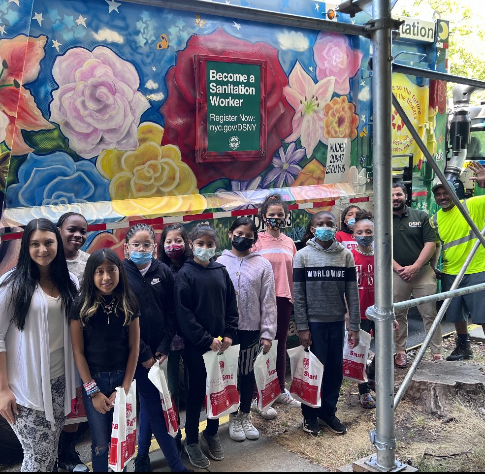 Ms_Garda's tweet photo. THANK YOU to our Community Helpers for keeping our community safe and clean!! 🚒👩‍🚒👮‍♀️🚔🚚@FDNY @NYPD120Pct @NYCSanitation @PS10FortHill https://t.co/EumZeGggEZ