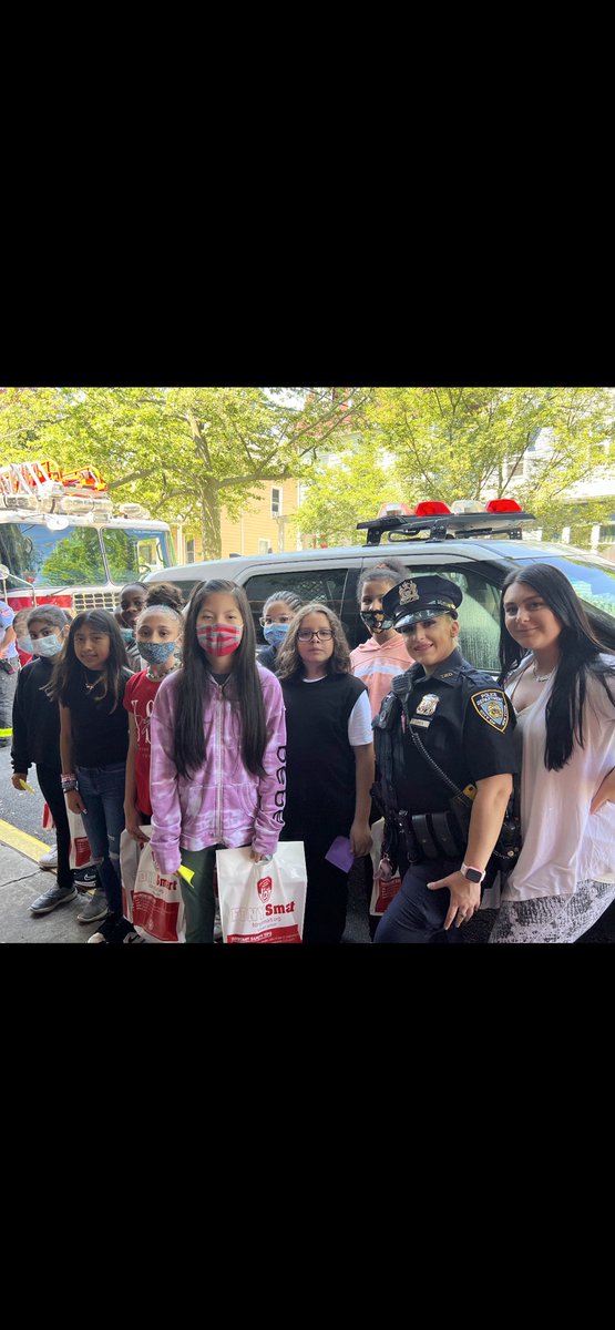 Ms_Garda's tweet photo. THANK YOU to our Community Helpers for keeping our community safe and clean!! 🚒👩‍🚒👮‍♀️🚔🚚@FDNY @NYPD120Pct @NYCSanitation @PS10FortHill https://t.co/EumZeGggEZ