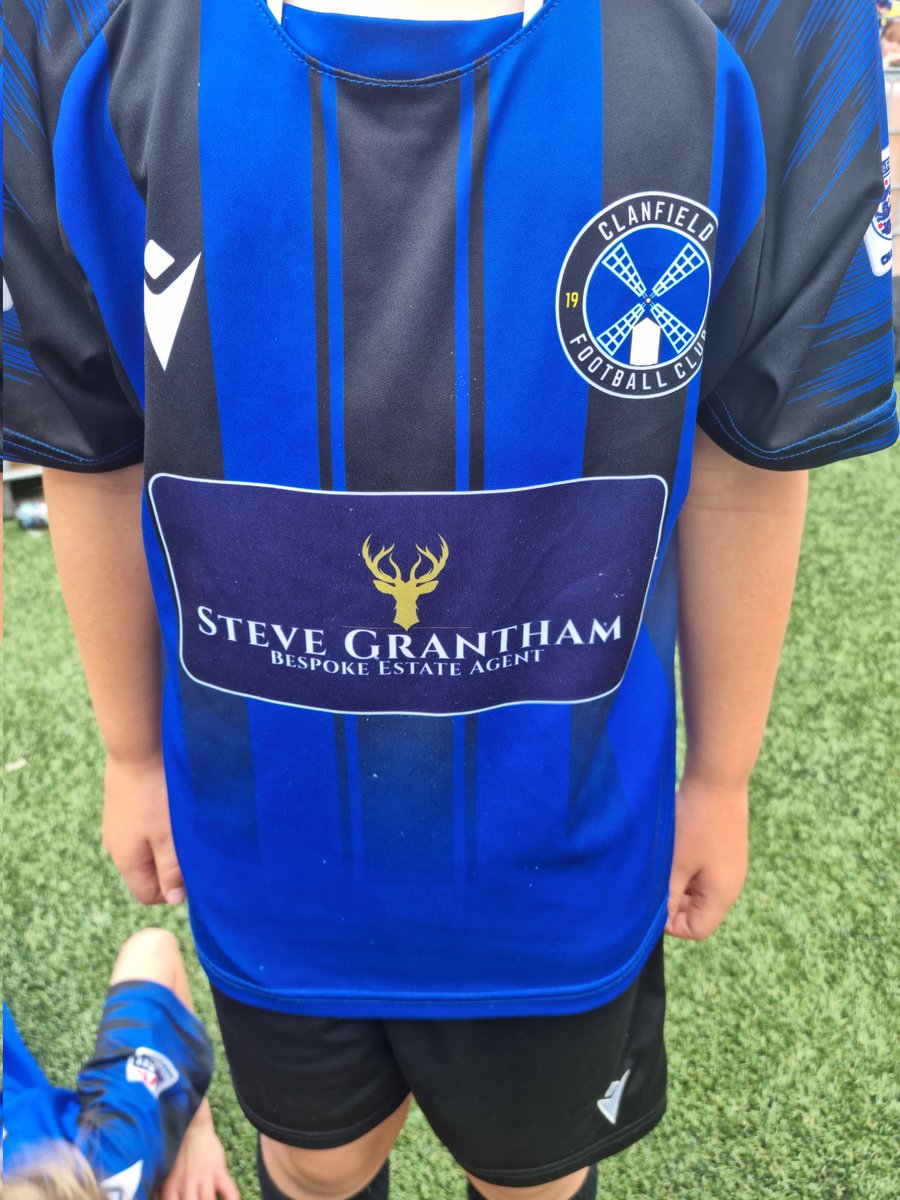 clanfieldfc's tweet photo. Next up, U8s and thank you to steve grantham estate agents
(Cant find his twitter handle π¬)
#CFCPresentation #UTC https://t.co/TOJQCNbGVR