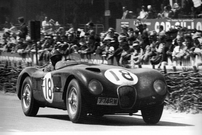 LM__'s tweet photo. @juanjoabsolut @historacing @VicarioMartin @horacio_porta @Joargomez @josetellaetxe 18 de junio del mes #LeMans24, y portando el #18 sólo ha habido un coche ganador, el #Jaguar C-Type, que en 1953 con #TonyRolt y #DuncanHamilton ganaron dando 304 vueltas al circuito dejando al 2º (otro Jaguar) a 4 vueltas https://t.co/SK7YXXkwRk
