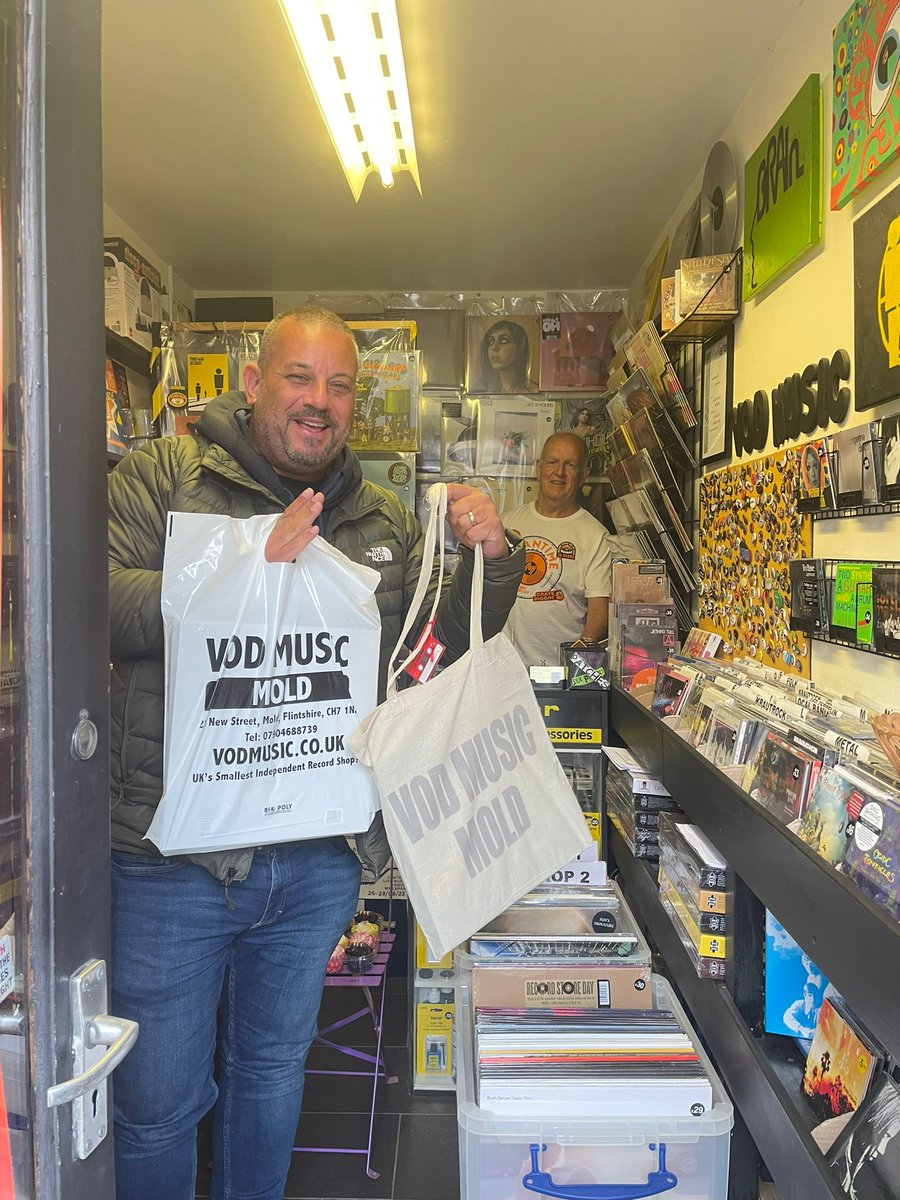 VODMusic1's tweet photo. After a 13 hour wait, Tim looks happy. Thanks to all for supporting the RSD drop! @rsd #recordcollector #firstinqueue #mold #flintshire #recordstoreday https://t.co/hLcRVVmVXB