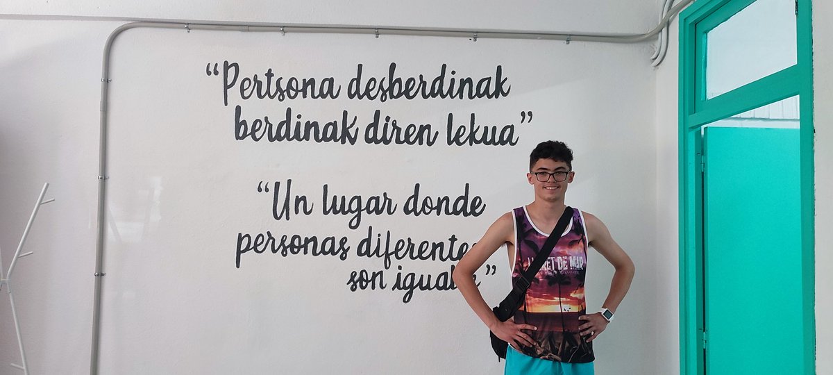 AizpeaOM's tweet photo. Pertsona desberdinak berdinak izango diren herria eraikitzeko eguneroko ahaleginean ari zaretenoi asko zor dizuegu.
#Markola|ko egoitza berriak lagun diezagula herri berdinzaleagoa eraikitzen!
Milesker @mindaraelkartea #MikelIzagirre beti gogoan hartuta, egindako guztiarengatik https://t.co/d67zta71pt