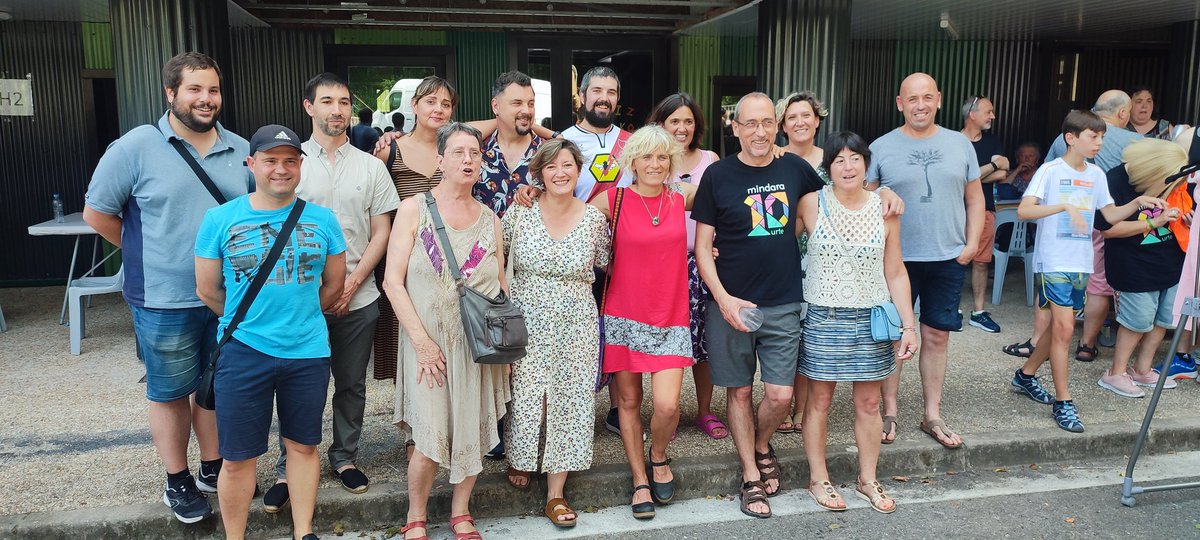 AizpeaOM's tweet photo. Pertsona desberdinak berdinak izango diren herria eraikitzeko eguneroko ahaleginean ari zaretenoi asko zor dizuegu.
#Markola|ko egoitza berriak lagun diezagula herri berdinzaleagoa eraikitzen!
Milesker @mindaraelkartea #MikelIzagirre beti gogoan hartuta, egindako guztiarengatik https://t.co/d67zta71pt