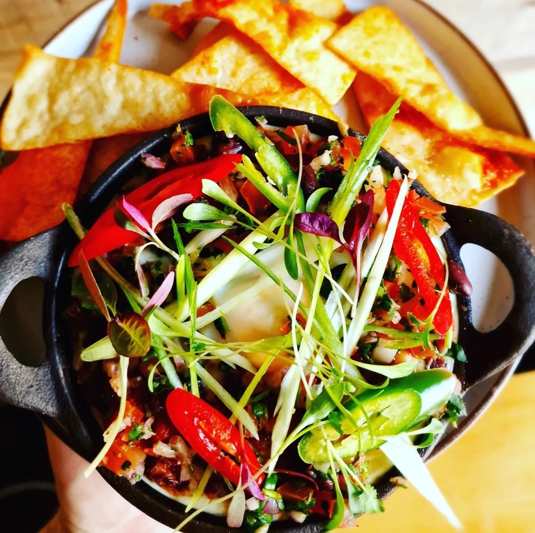 father's day weekend special 
#thebungo

mexican baked eggs
3 bean chilli topped with an egg
pico de gallo &amp; nachos

#thebungobreakfast #bungodoesitbest 
#fathersday 
#fathersdayspecial