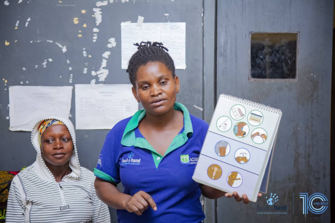 reachahand's tweet photo. We continue to reach people with accurate health information under the #UdecideUG Kasese project.  We were able to hold a number of  community outreaches and work with health facilities like kyarumba &amp; Nyabugando health Centre III. 

#10AndBold https://t.co/zKXQFB5Xvz