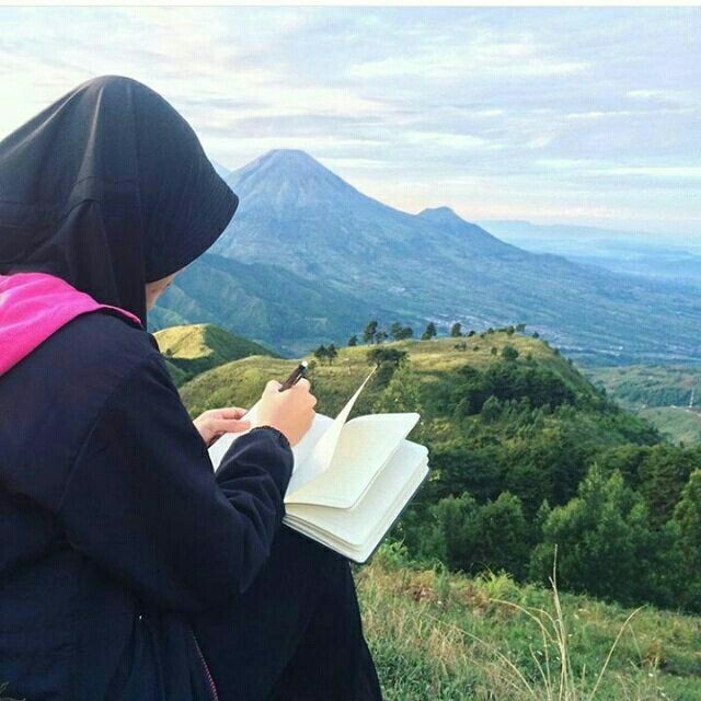 "الدهر يومان: 

يوم لك   ويوم عليك، 

فإذا كان لك..   فلا تبطر، 

وإذا كان عليك..   فأصبر"

#كرم_الله_وجهه💗