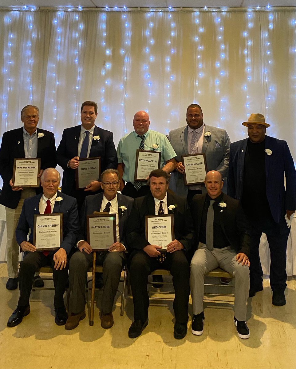 Coach_DMiller's tweet photo. Great night being inducted in to the Indiana Football Hall Fame. Great to be recognized but more importantly it was great to be able to thank all the people that help make me the man that I am today. https://t.co/qLIB98SpR7