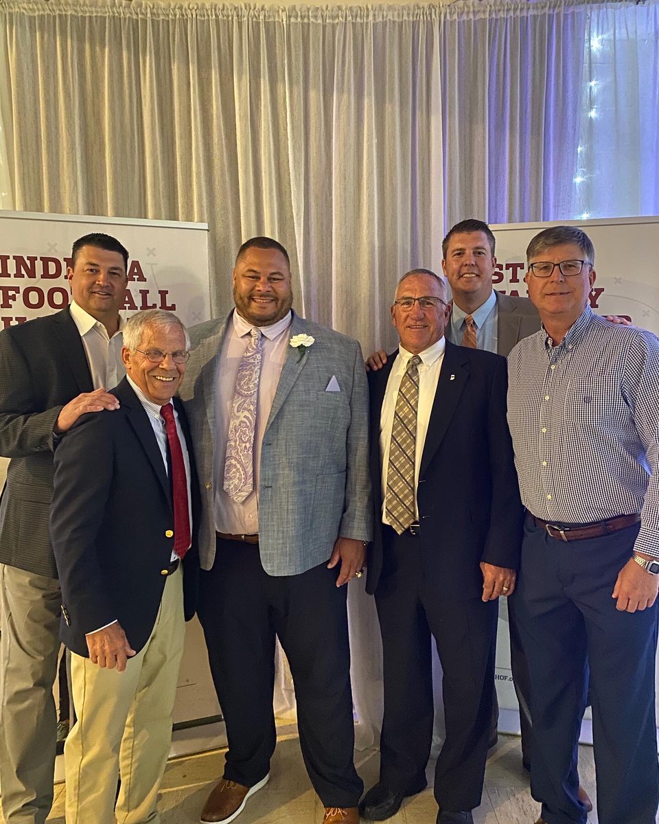 Coach_DMiller's tweet photo. Great night being inducted in to the Indiana Football Hall Fame. Great to be recognized but more importantly it was great to be able to thank all the people that help make me the man that I am today. https://t.co/qLIB98SpR7