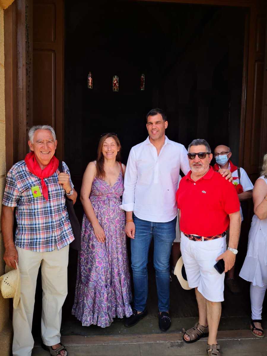 javiergar_'s tweet photo. Acompañado a los #Navarr@s que hoy volvéis a vuestro origen, a vuestra tierra querida.
Hoy celebramos en #Castejón el día del Navarro Ausente.
Bienvenidos otra vez a Navarra! https://t.co/duEryWE1F7