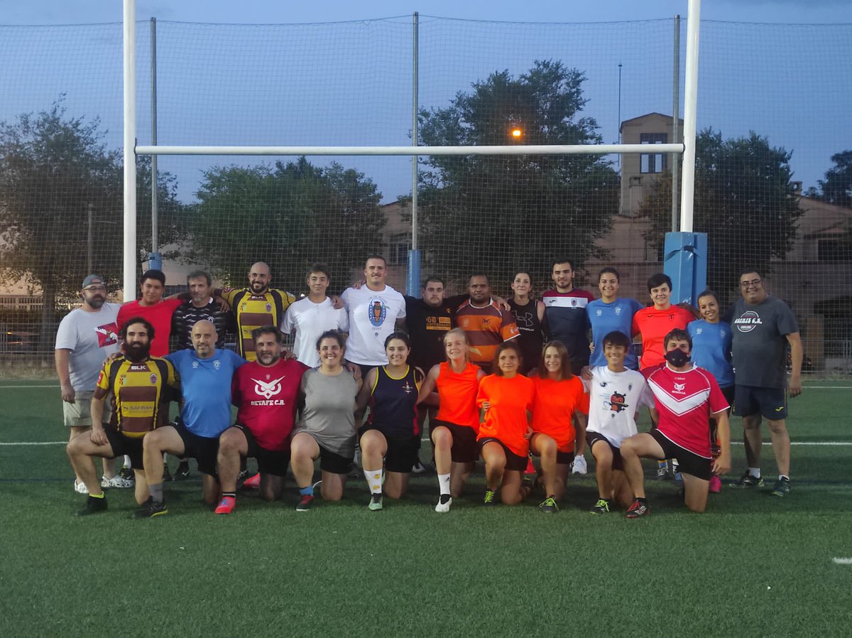 GetafeCR's tweet photo. 🟠 CLINIC SCRUM 🟤

Ayer tuvimos la oportunidad de organizar un clinic de scrum con Lucas Santamaría, que hoy ha sido convocado con la selección @ferugby para su partido contra los @Barbarian_FC https://t.co/8ObLiNVHW4