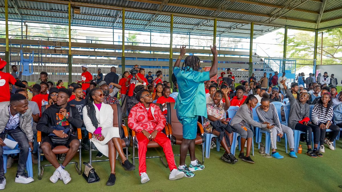 AbsaKenya's tweet photo. @nviiribeybi  and @Bensoulmusic taking @MountKenyaUni students through the #AbsaReadyToWork masterclass session #DopexAbsaRTW #PamojaTunwiri https://t.co/O8LQdIsfi8